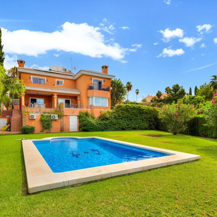 Sale of detached villa in Benalmadena Costa