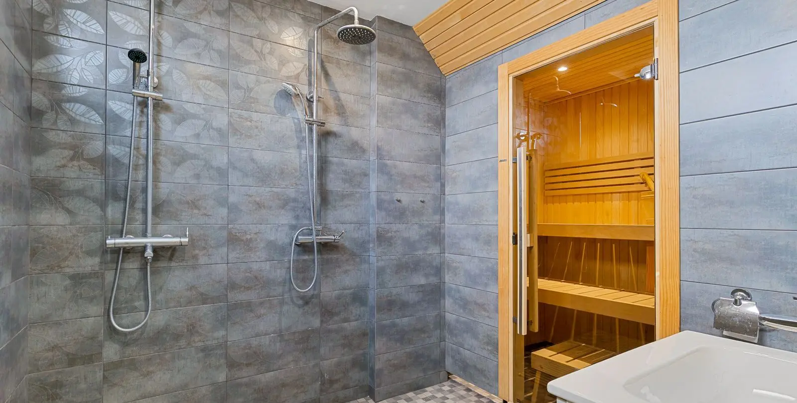 Sale of detached villa in Benalmadena Costa 30