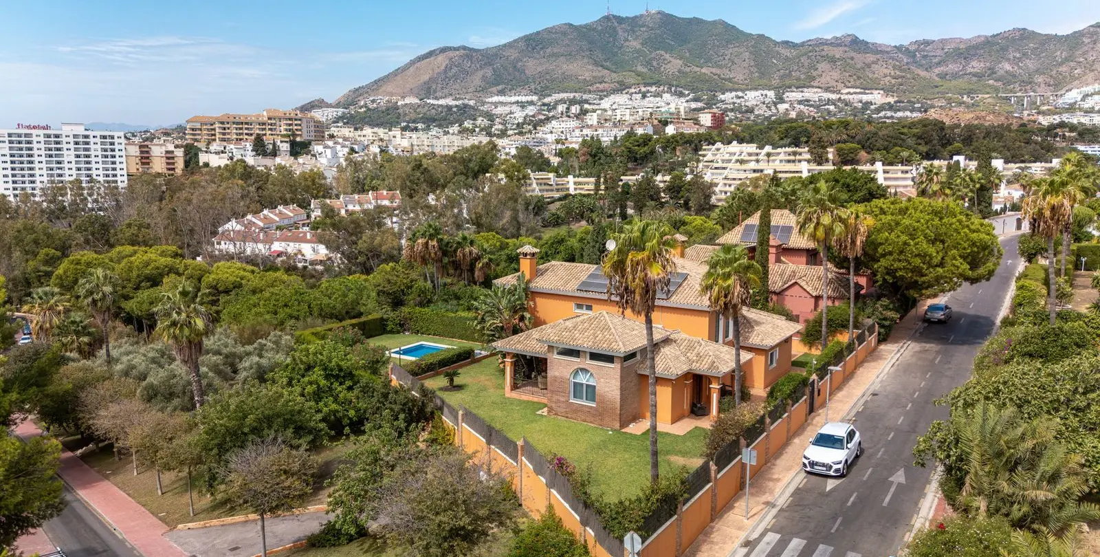 Sale of detached villa in Benalmadena Costa 37
