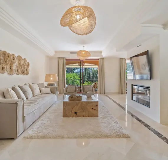 Продажа дома на две семьи в Puerto Banús