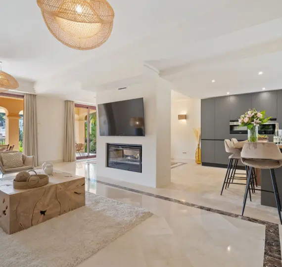 Продажа дома на две семьи в Puerto Banús