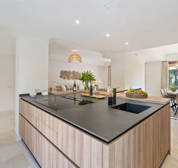 Продажа дома на две семьи в Puerto Banús