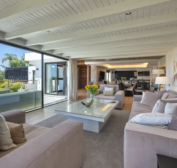 Detached villa R4593358