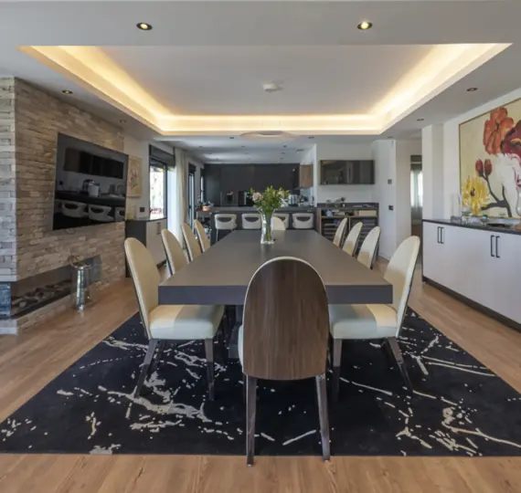 Detached villa R4593358