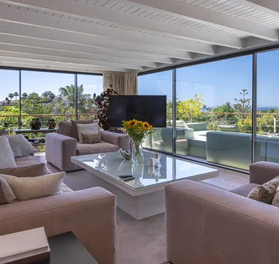 Detached villa R4593358