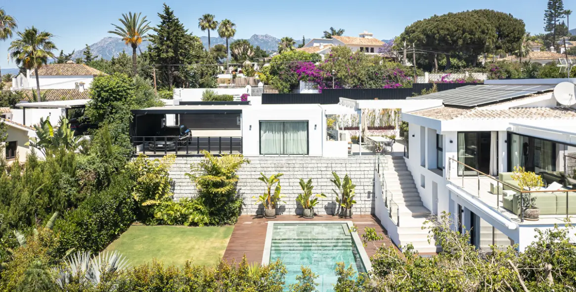 Sale of detached villa in El Rosario 6