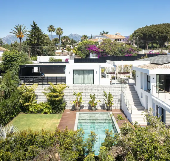 Detached villa R4593358