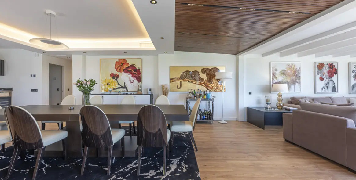 Sale of detached villa in El Rosario 10