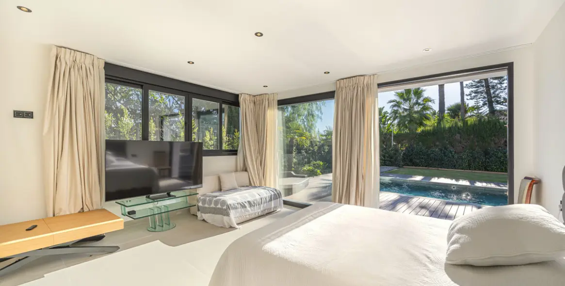 Sale of detached villa in El Rosario 15