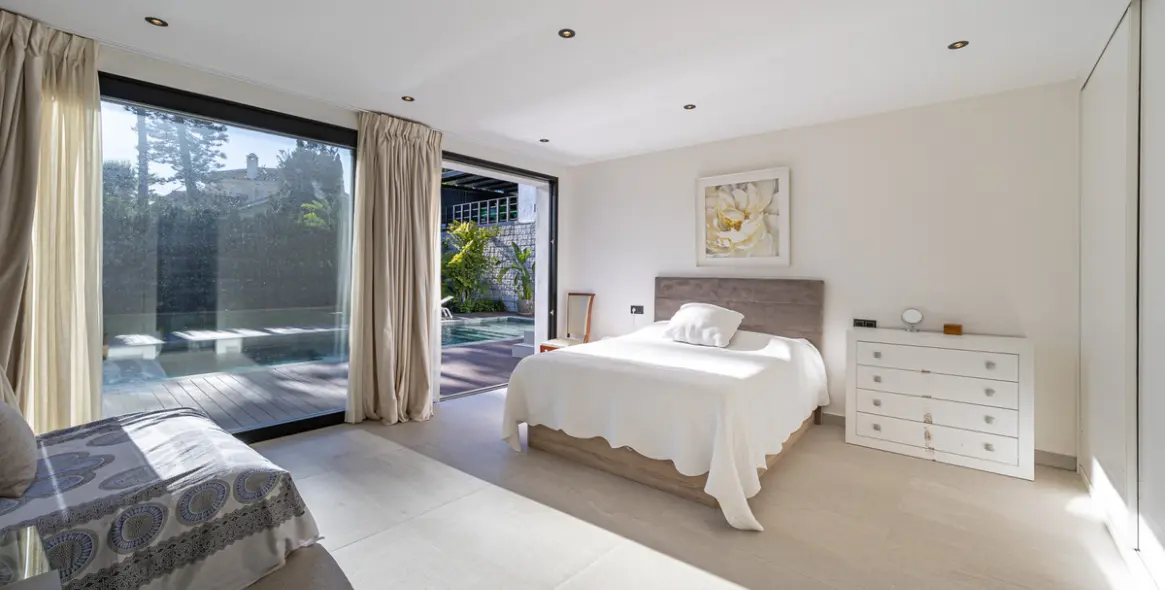 Sale of detached villa in El Rosario 16