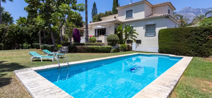 Venta de villa independiente en Marbella 0