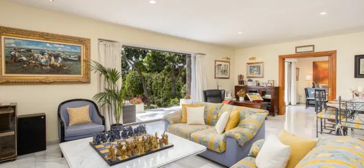 Venta de villa independiente en Marbella 1