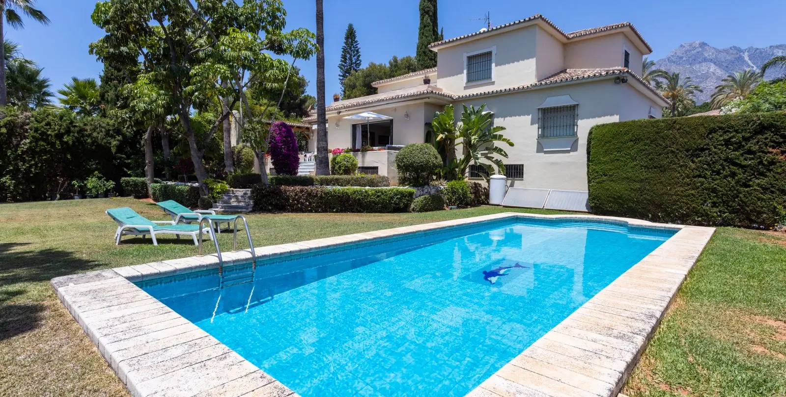Sale of detached villa in Marbella 1