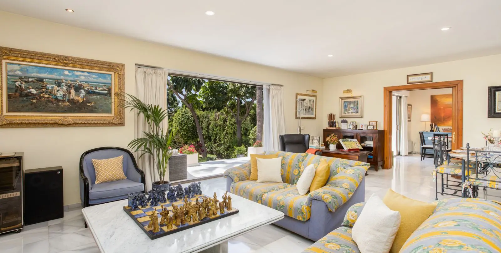Sale of detached villa in Marbella 2