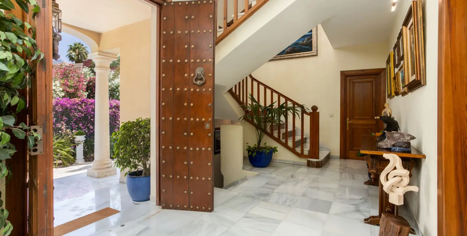 Sale of detached villa in Marbella 10
