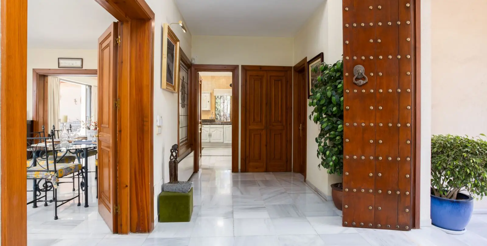 Sale of detached villa in Marbella 11