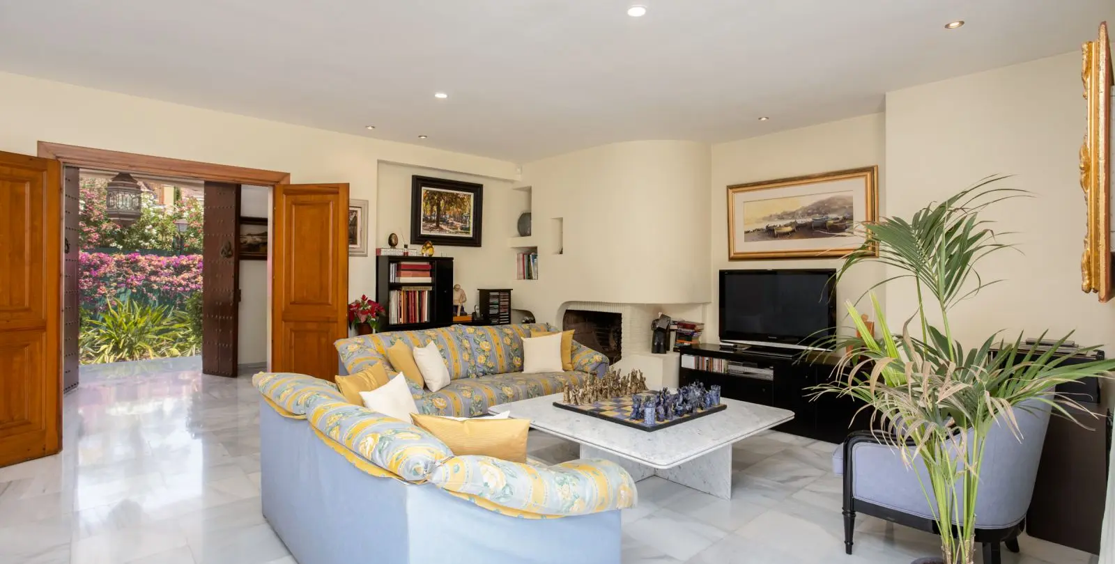 Sale of detached villa in Marbella 12