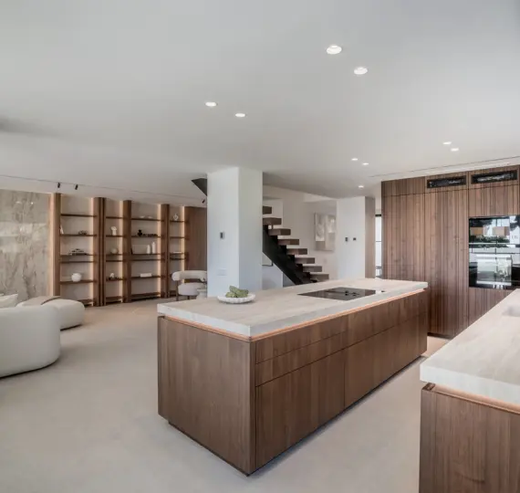 Дом на две семьи R4917565