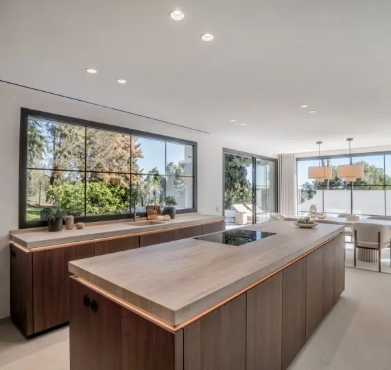 Дом на две семьи R4917565