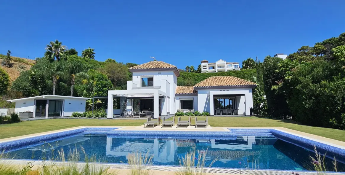 Продажа  отдельно стоящей виллы в Benahavís 1