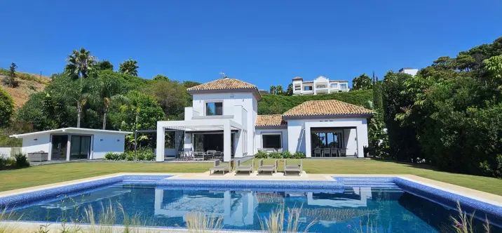 Продажа  отдельно стоящей виллы в Benahavís 0