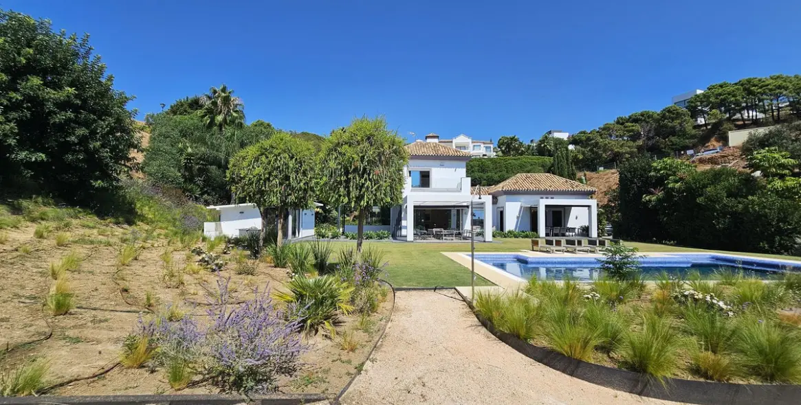 Продажа  отдельно стоящей виллы в Benahavís 3