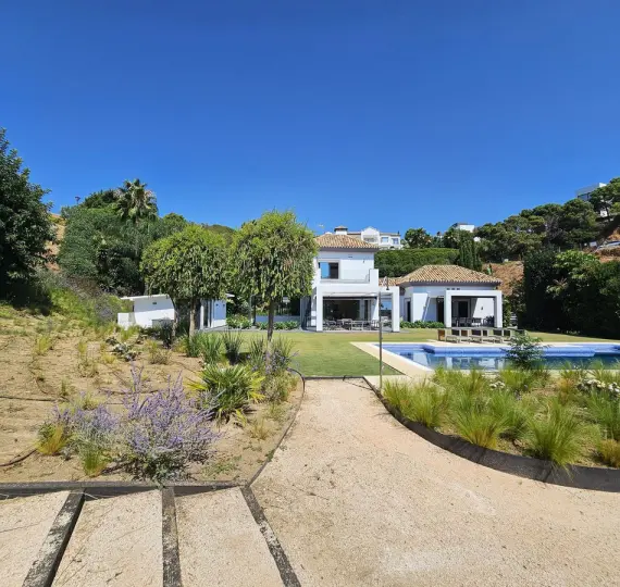 Продажа  отдельно стоящей виллы в Benahavís