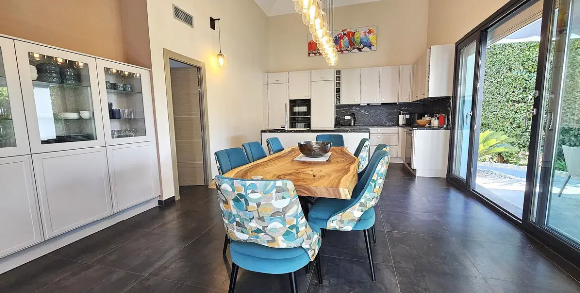 Продажа  отдельно стоящей виллы в Benahavís 11