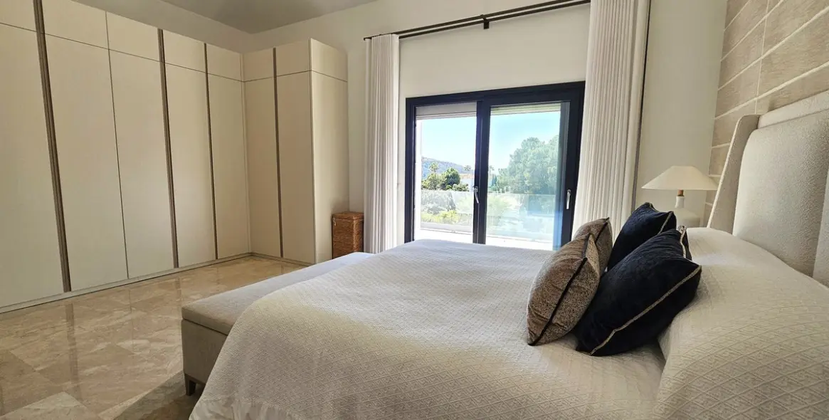 Продажа  отдельно стоящей виллы в Benahavís 16