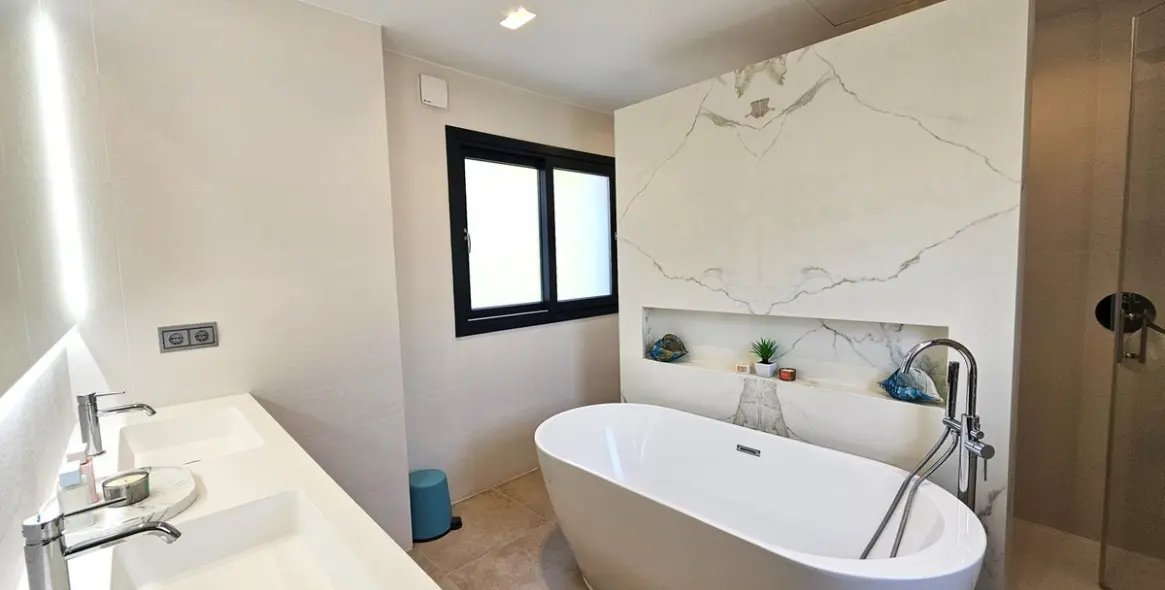 Продажа  отдельно стоящей виллы в Benahavís 18