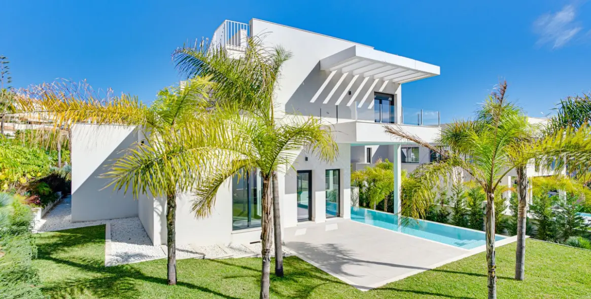 Venta de villa independiente en Elviria 1