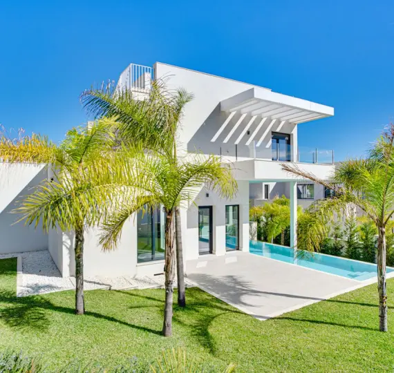 Venta de villa independiente en Elviria