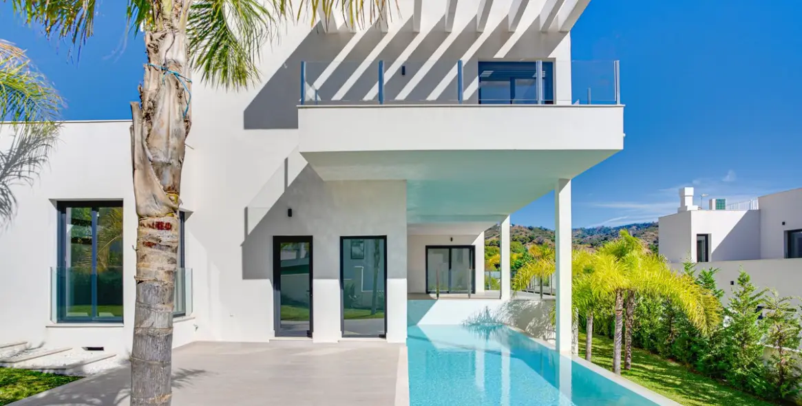 Venta de villa independiente en Elviria 2