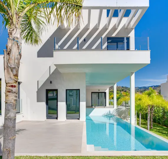 Venta de villa independiente en Elviria