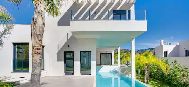 Venta de villa independiente en Elviria 1