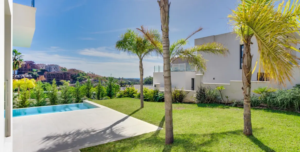 Venta de villa independiente en Elviria 3