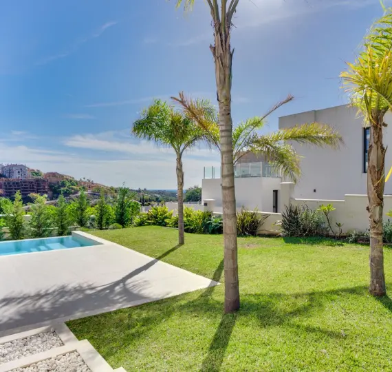 Venta de villa independiente en Elviria