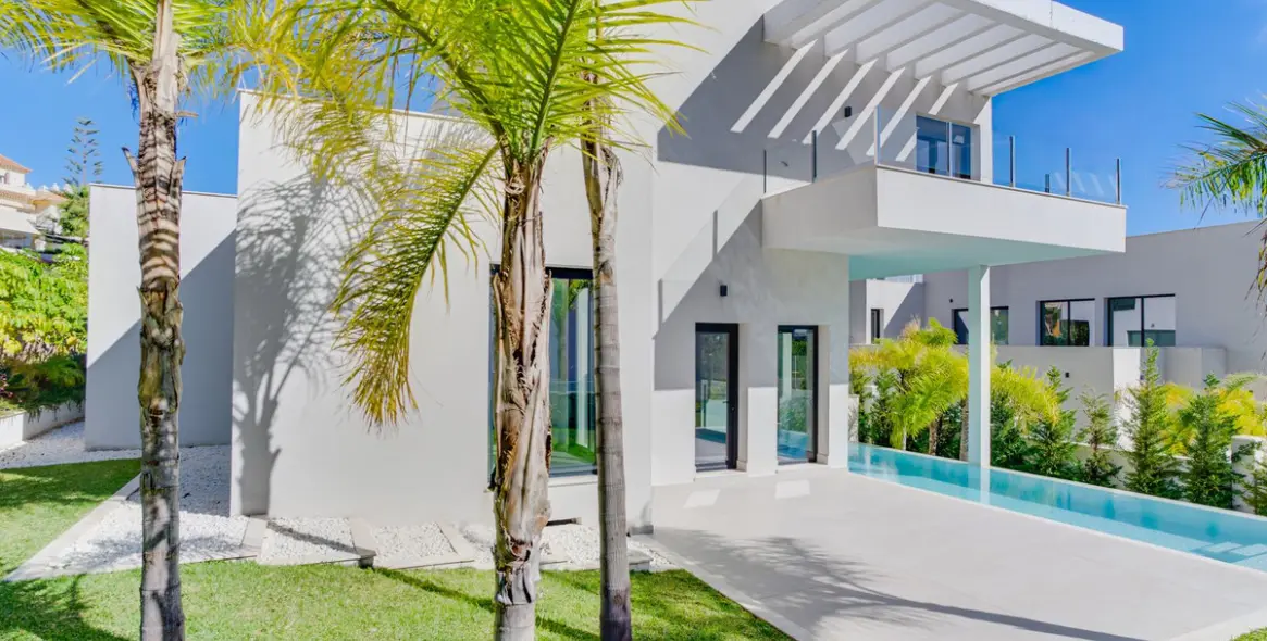 Venta de villa independiente en Elviria 33