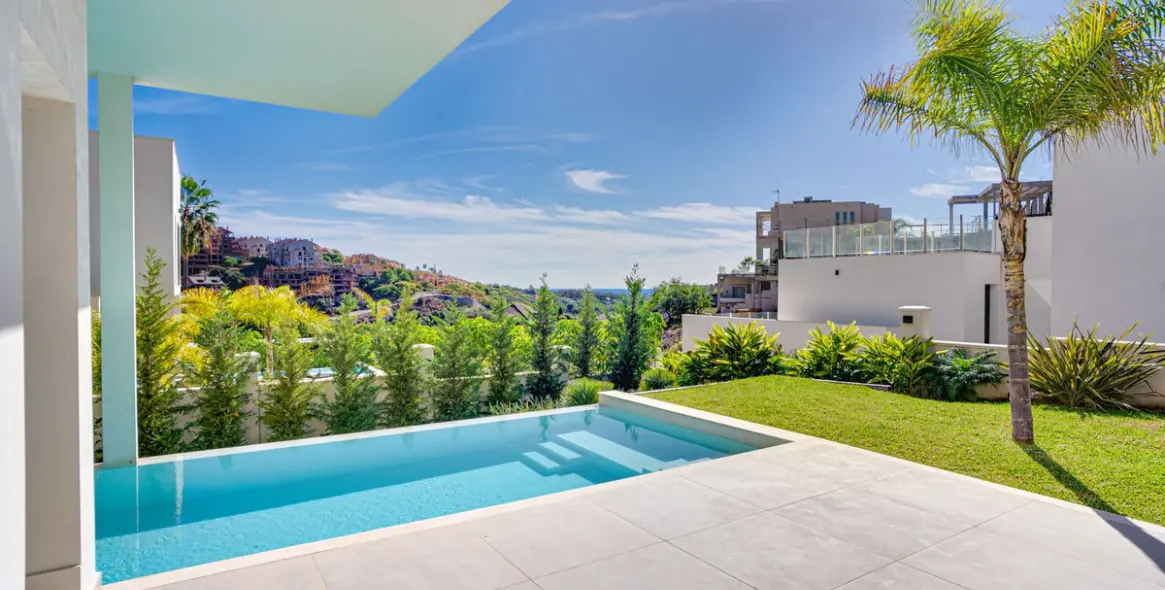 Venta de villa independiente en Elviria 38