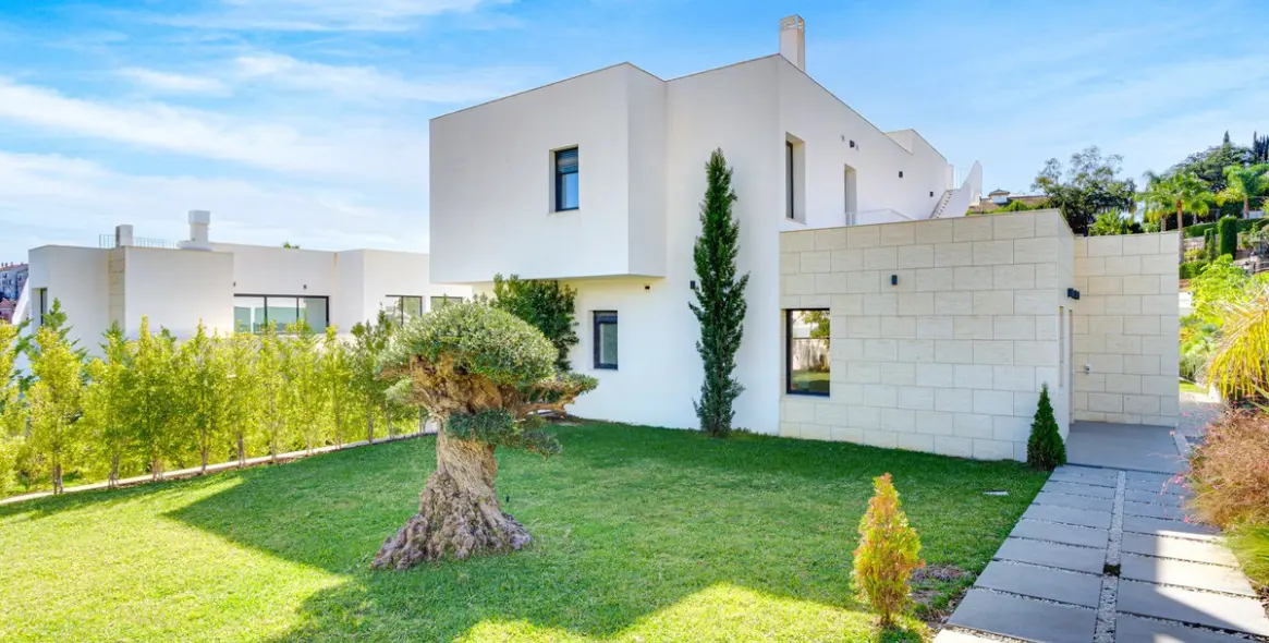 Venta de villa independiente en Elviria 40