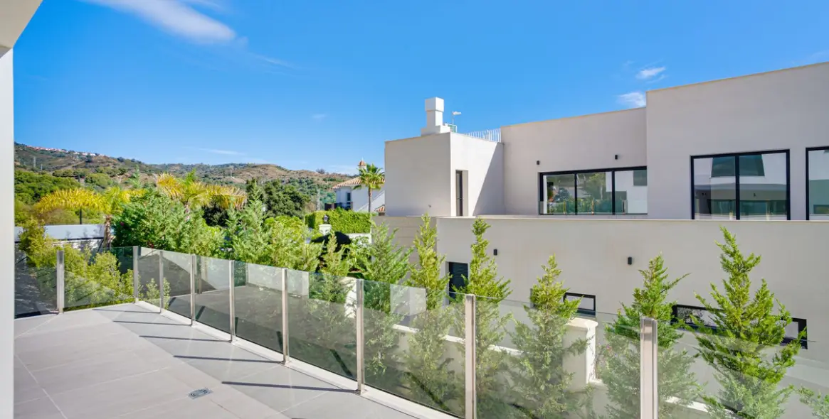 Venta de villa independiente en Elviria 41