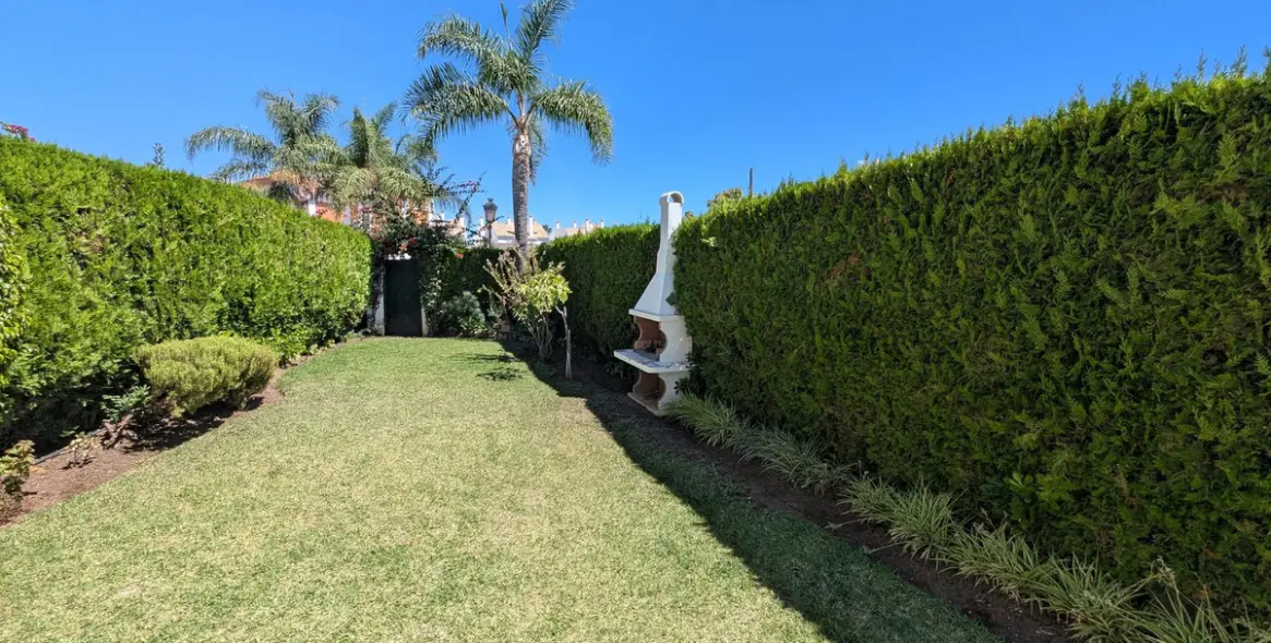 Venta de casa pareada en San Pedro de Alcántara 5