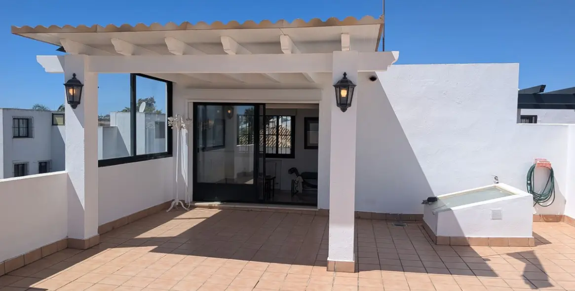 Venta de casa pareada en San Pedro de Alcántara 10