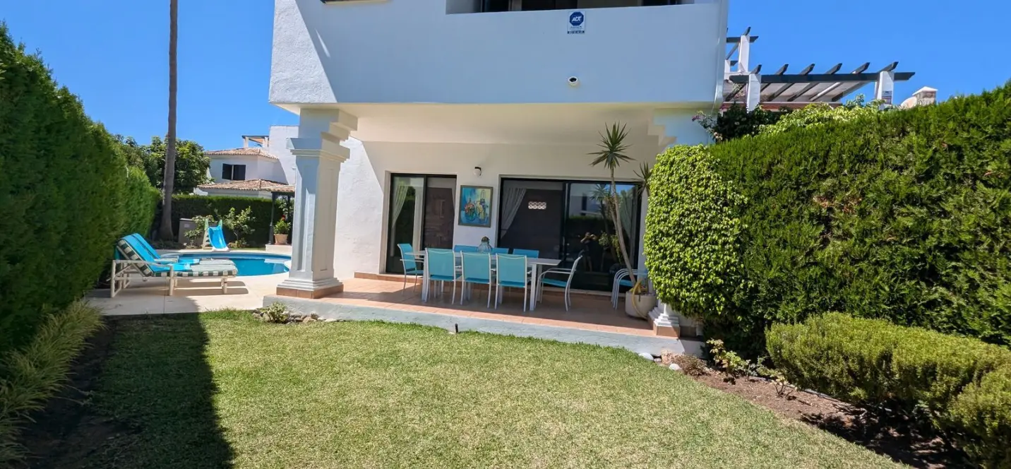 Sale of semi-detached house in San Pedro de Alcántara 1
