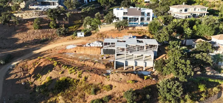 Sale of detached villa in La Mairena 3