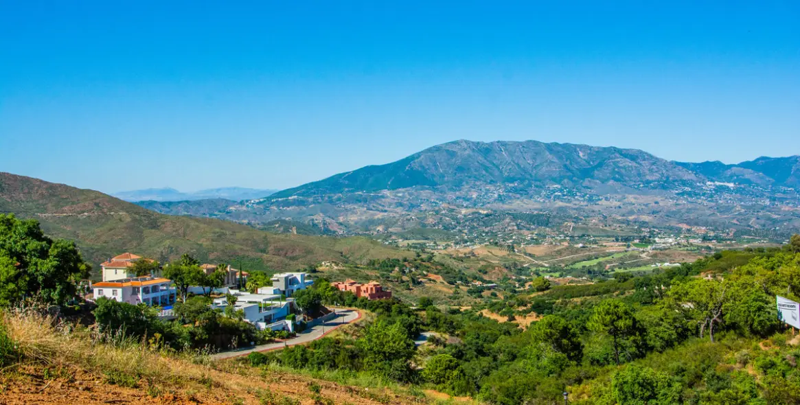 Sale of detached villa in La Mairena 7