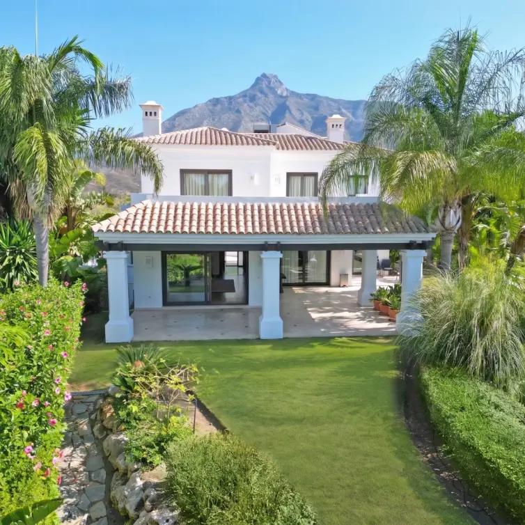 Sale of detached villa in The Golden Mile