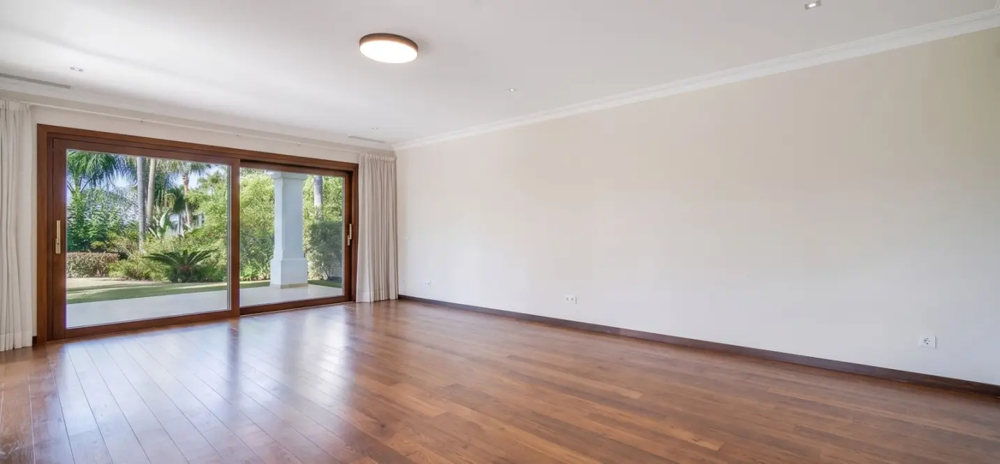 Sale of detached villa in The Golden Mile 3