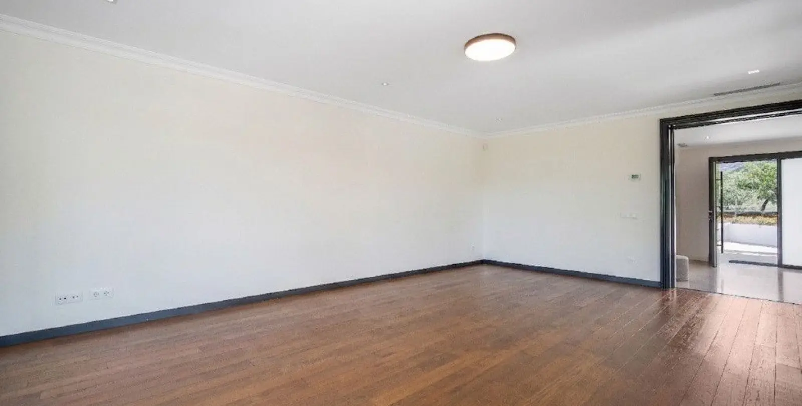 Sale of detached villa in The Golden Mile 5