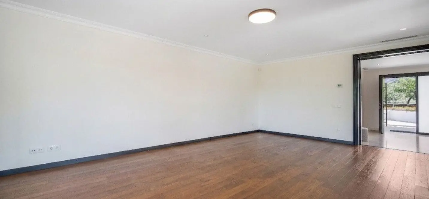 Sale of detached villa in The Golden Mile 4